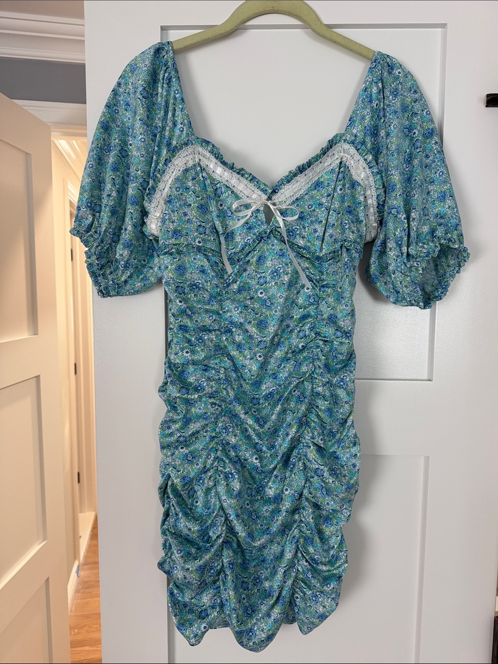 For love and lemons Blue Floral Puff-Sleeve Ruched Dress